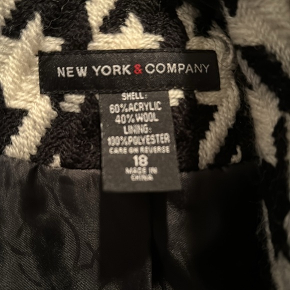 Black & White Coat - Picture 6 of 8